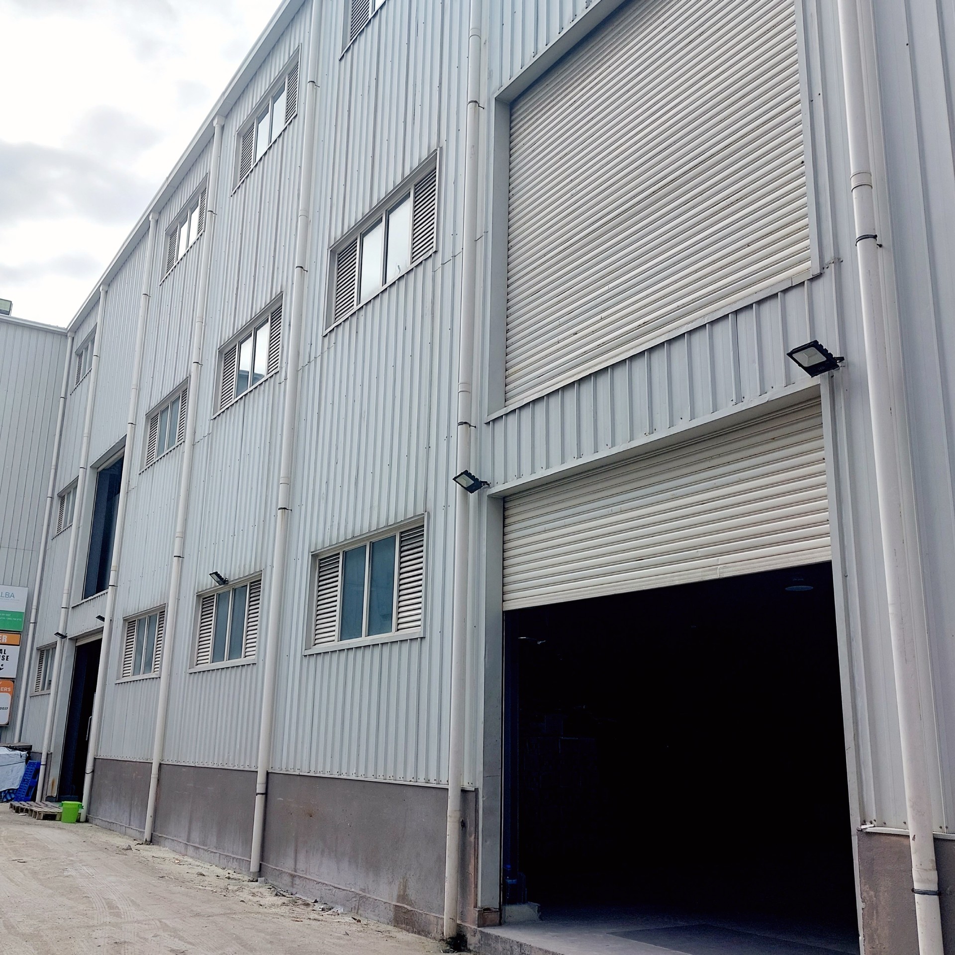 Three-storey steel-building warehouse in Hulhumalé, from ADENT's portfolio